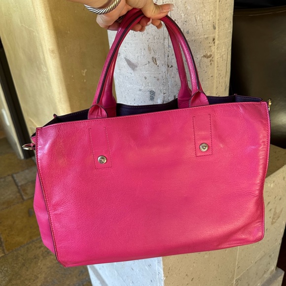 Gorgeous Large Versace Medusa Leather Handbag - Picture 3 of 14